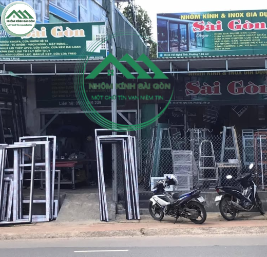 tủ nhôm kính cường lực 